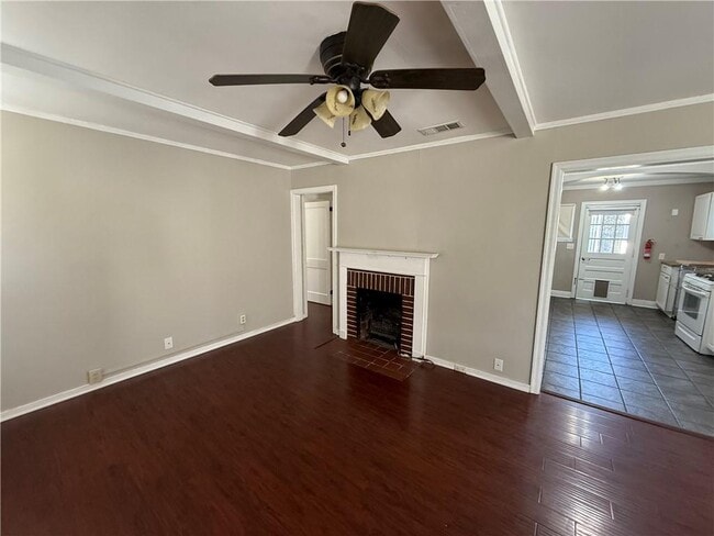 Photo - 110 Ellinor St