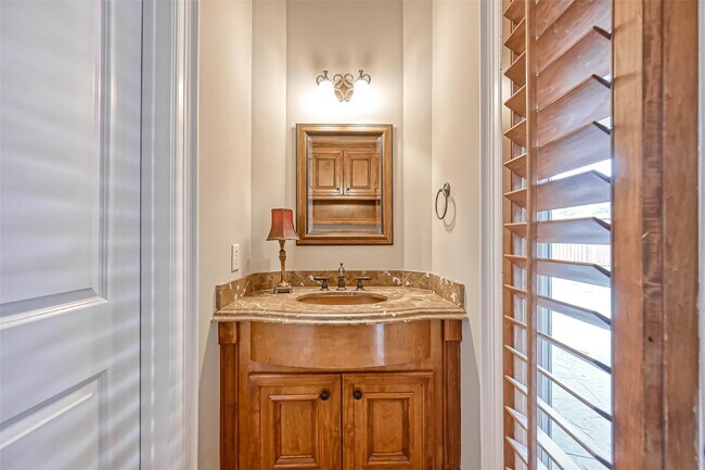 Building Photo - 13815 Nathan Ridge Ln