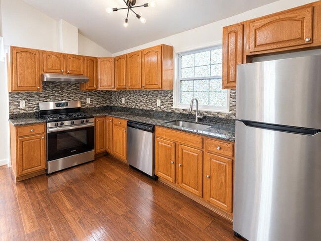 121 Bostwick Ave