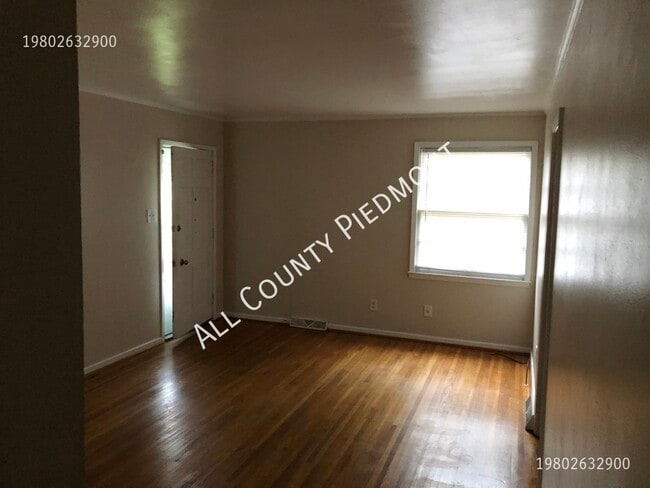 Photo - 1925 Kennesaw Dr