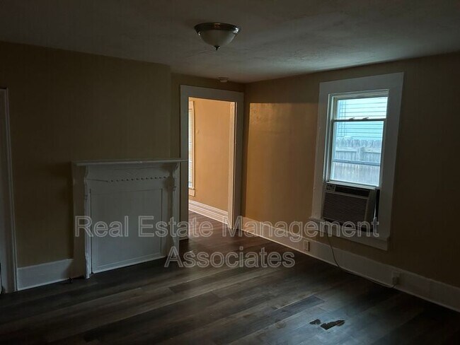 Photo - 840 Friedman St