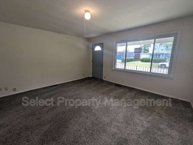 Photo - 122 W Creighton Ave