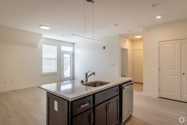 1BR, 1BA - 764SF