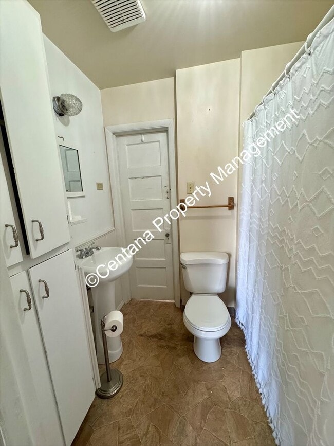 Photo - 1528 A St