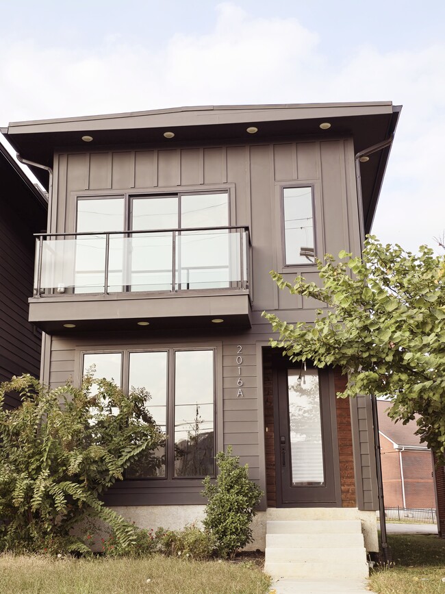 House Front View - 2016 Clifton Ave Casa Unidad A