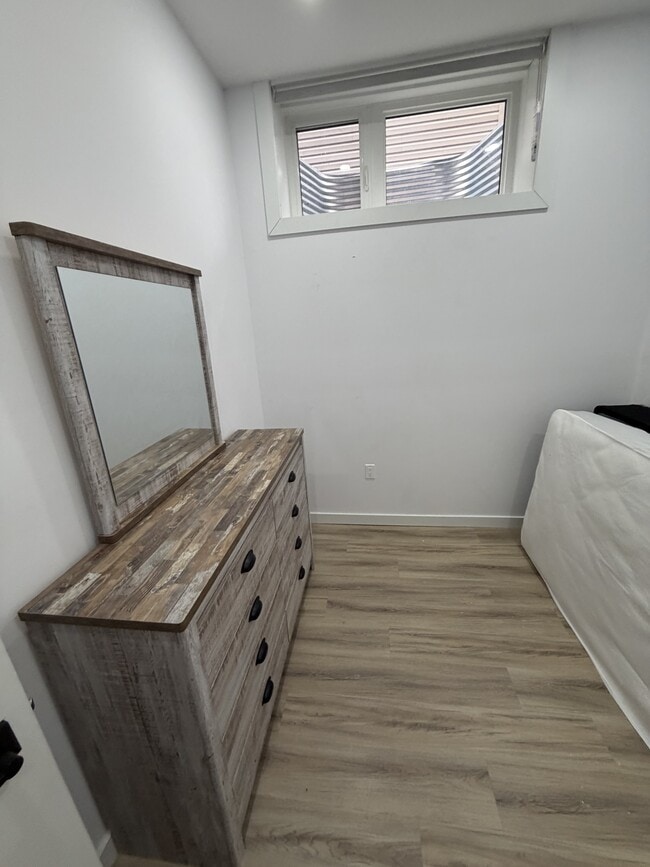 Building Photo - 316 Somerset St. E