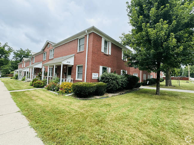 Building Photo - 1814 S Vermont Ave Rental