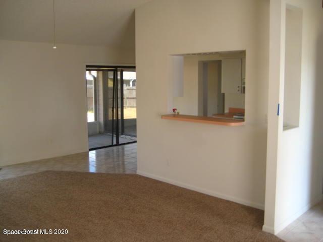 Photo - 319 Emerson Dr NW