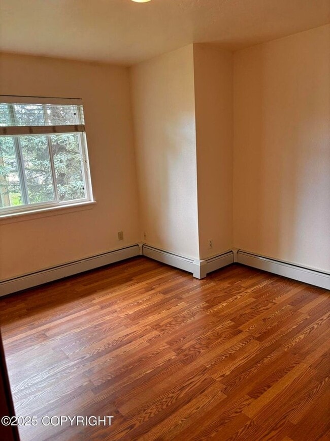 Photo - 1945 Karluk St Unidad 02