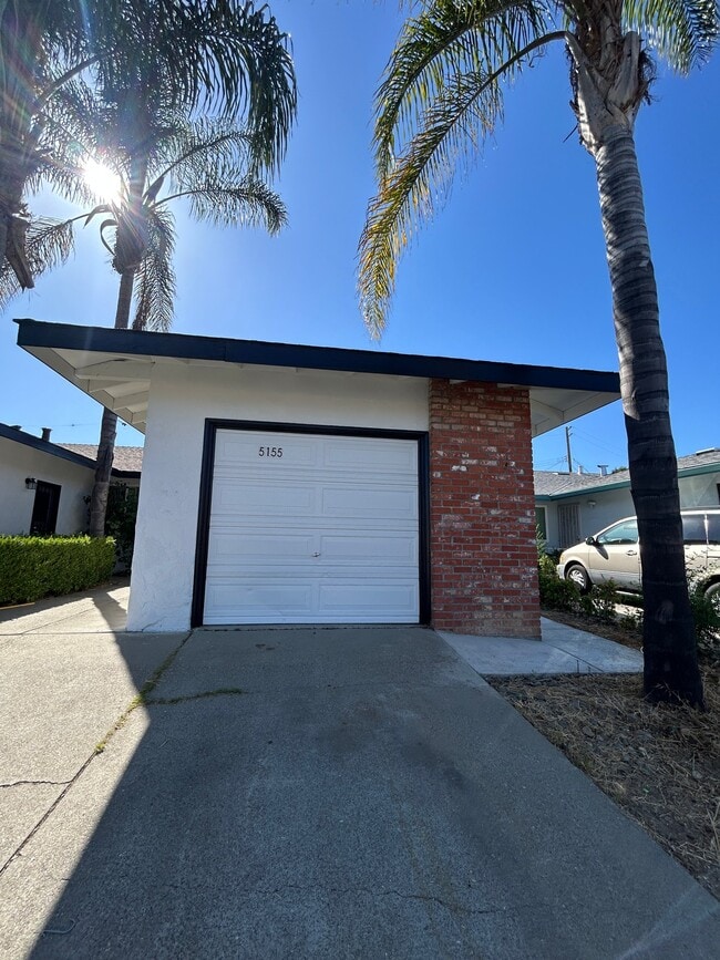 Building Photo - 5157 Snow Dr