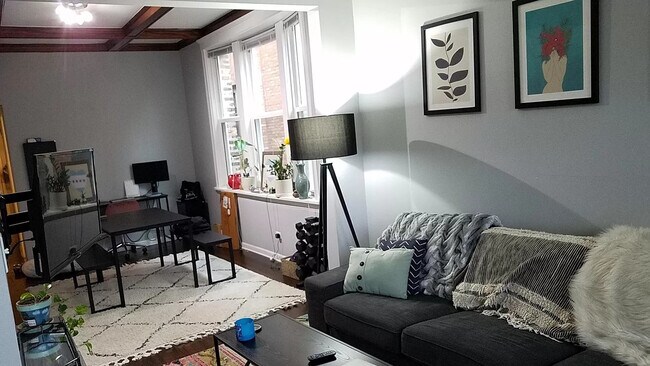 Photo - 2249 W Iowa St Unit 2F