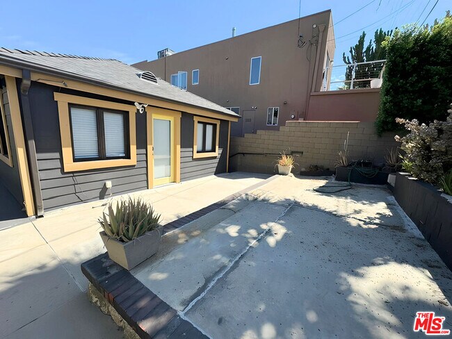1912 N Alvarado St
