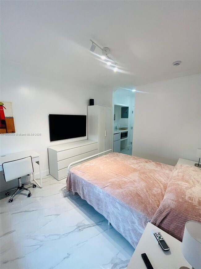 Photo - 1455 Michigan Ave Unit 12