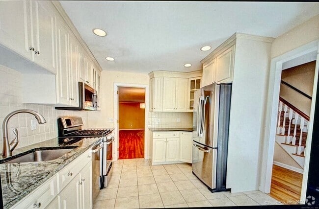 Building Photo - 136 Tunxis Village Rental