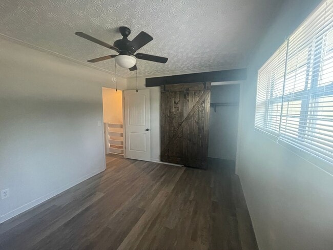Building Photo - Townhouse  for Rent