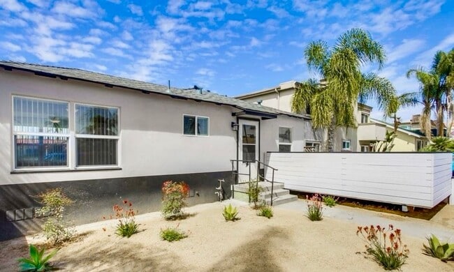 Photo - Beautiful Renovated 2bd with Yard Unit 4046