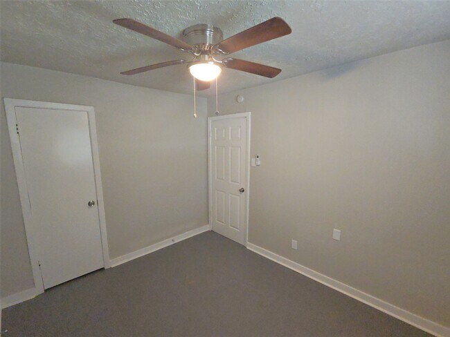 Photo - 3335 Tuam St Unit 3