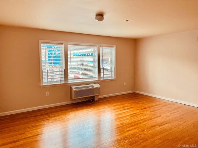 Photo - 160 Chatterton Ave Unidad 1A