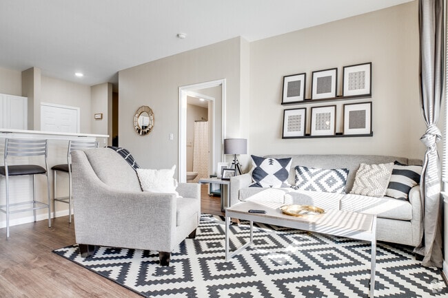 4BR, 4BA Flat - 1,282SF