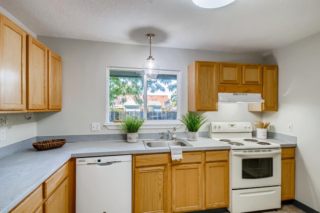 Photo - 7326 N Greeley Ave Unidad 7326