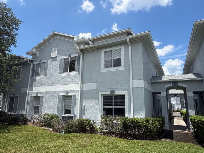 Building Photo - 3 BEDROOM 2.5 BATHROOM in Waterside Community!!