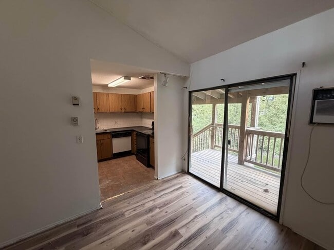 270 Burgundy Hill Ln Unidad 1 Bed 1 Bath plus Loft