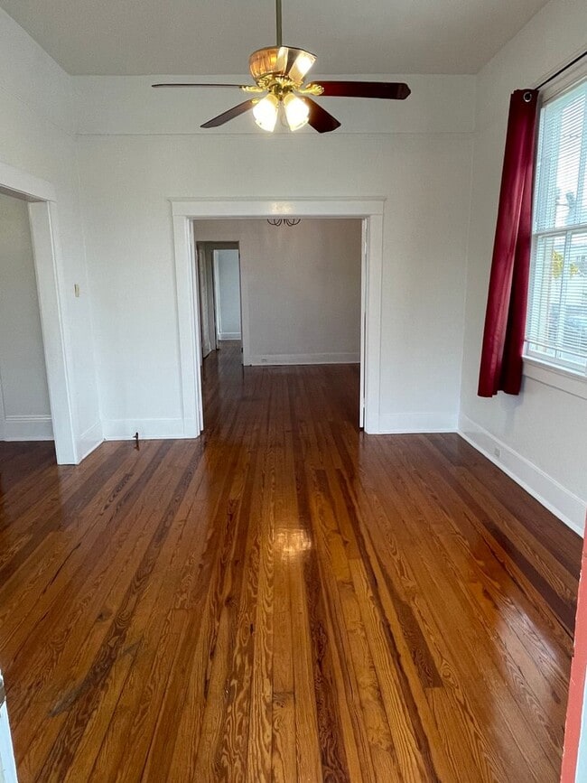 Photo - 4535-4535 Lasalle St Unit 4535 Upper