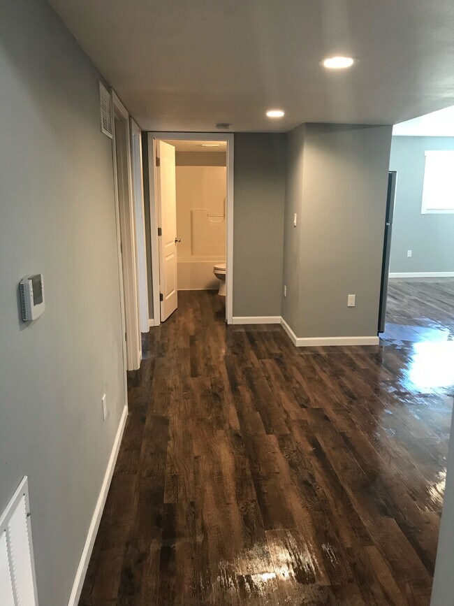 Hallway and Living Room - 207 John St Unidad Apt. C