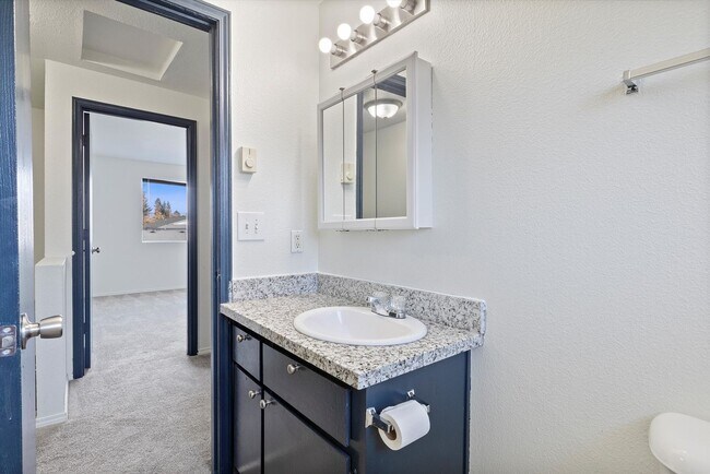 Photo - Lincoln Court