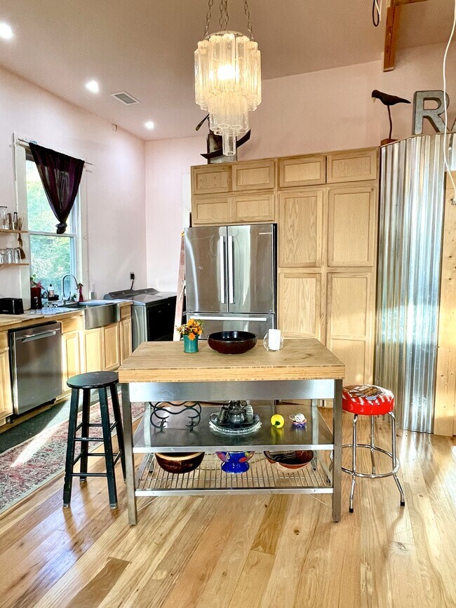 Photo - 3064 Saint Peter St