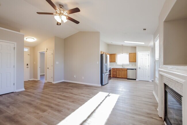 Photo - 2004 Sunlight Path Dr