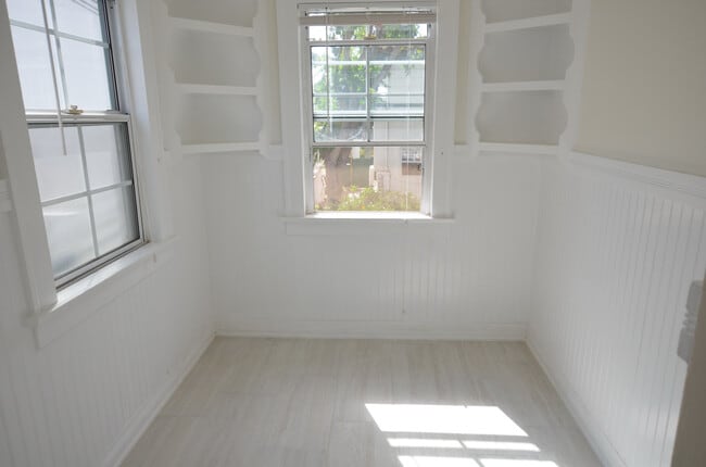 Photo - 1.Bd/1 Ba in a duplex, in the heart of Cor...