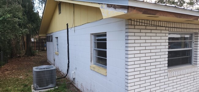 Photo - 233 Mimosa Dr