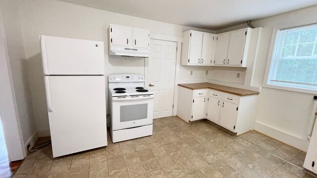 Building Photo - 155 Center St Unit 2