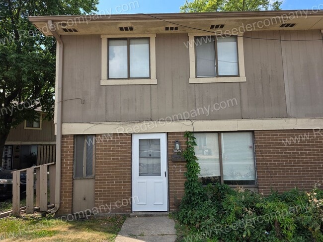 Beautiful 3 Bedroom Townhouse across from ... - Beautiful 3 Bedroom Townhouse across from ...