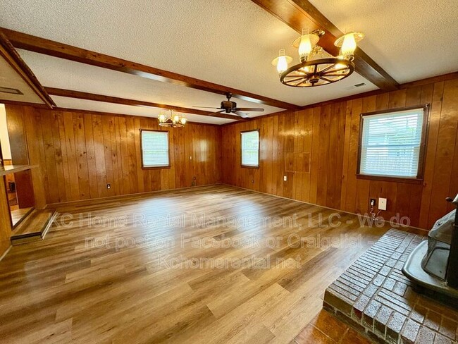 Photo - 7839 Robinson St