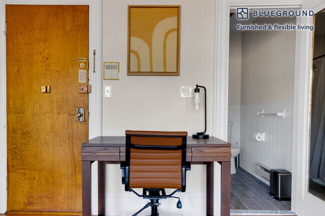 Photo - 232 Newbury St Unit FL3-ID782