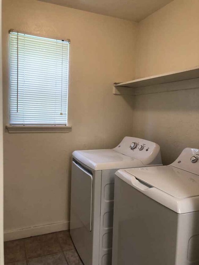Oakcrest Apartments