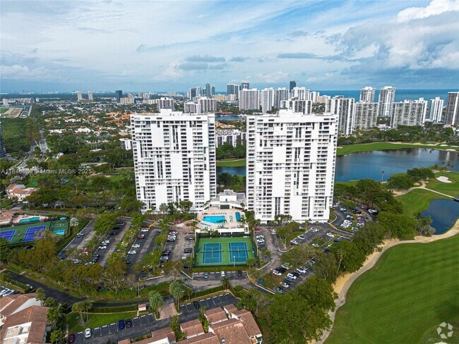 Building Photo - 20225 NE 34th Ct Unit 818 Rental