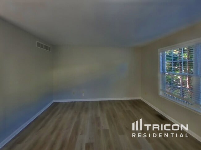 Photo - 4862 Somers Ave