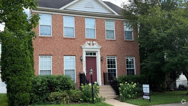Building Photo - Spacious & Bright Home in Parks of Piedmon...