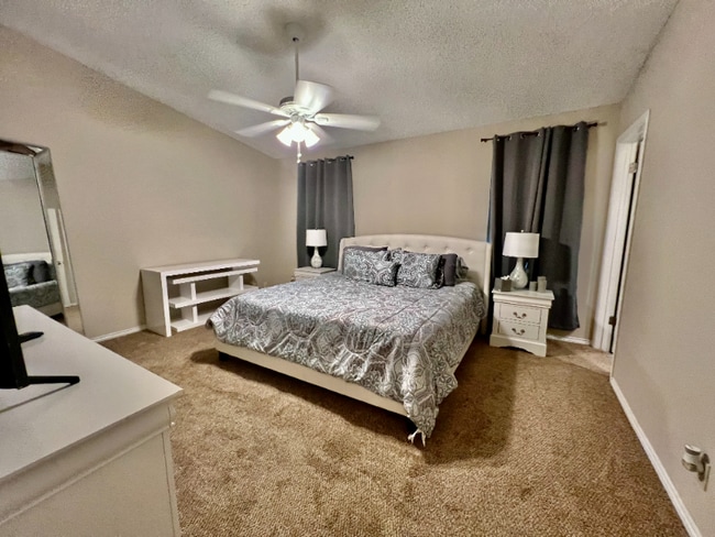 Photo - 13806 Wood Breeze