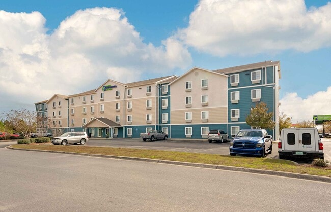Building Photo - Furnished Studio-Panama City - Callaway Rental