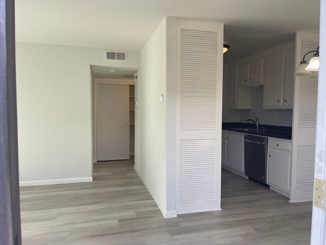 Photo - Gated & Remodeled 1br/1ba on Lake near Pool Unit 3