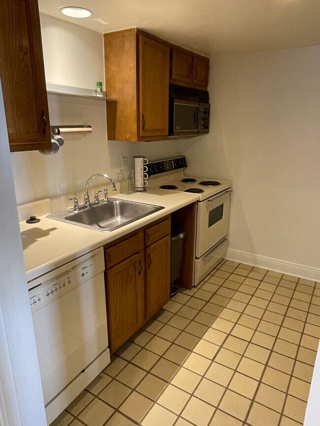 Photo - Great Corner Unit in University Area with Gated Parking