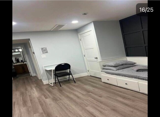 Photo - 2731 Collins Cres SW