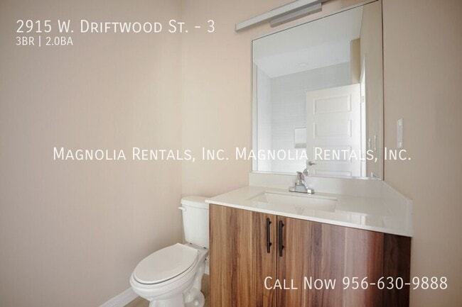 Photo - 2915 W Driftwood St Unidad 3