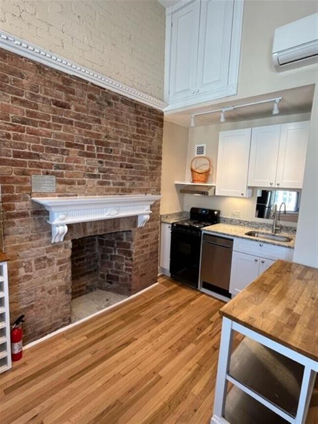 Building Photo - 878 Massachusetts Ave Unit 6