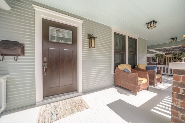 Photo - 1123 E 7th St