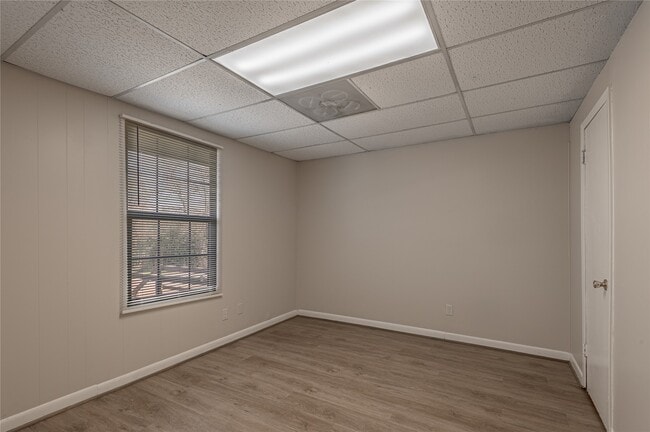 Building Photo - 626 University Ave Unit G